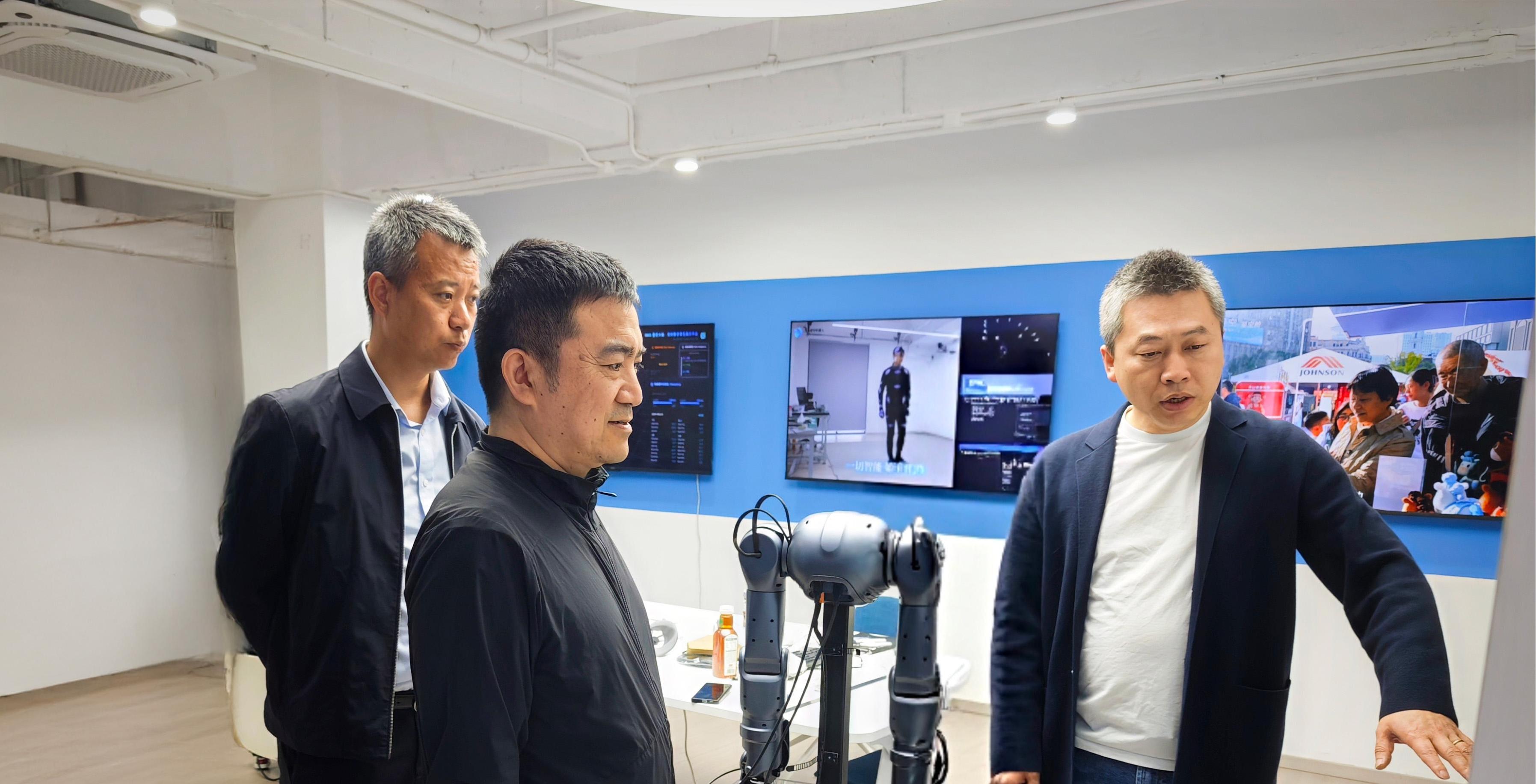 聚焦产业人才，赋能具身智能 |&nbsp;工业和信息化部人才交流中心副主任任利华一行赴浩海星空调研交流（images 1）